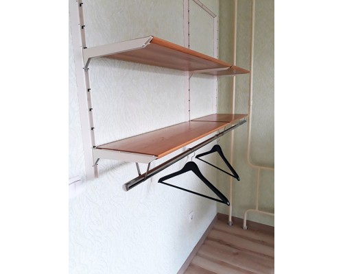 Узкий стеллаж с полками для книг в гостиную